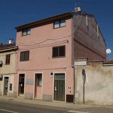 Apartman Sendi Пула Екстериор снимка