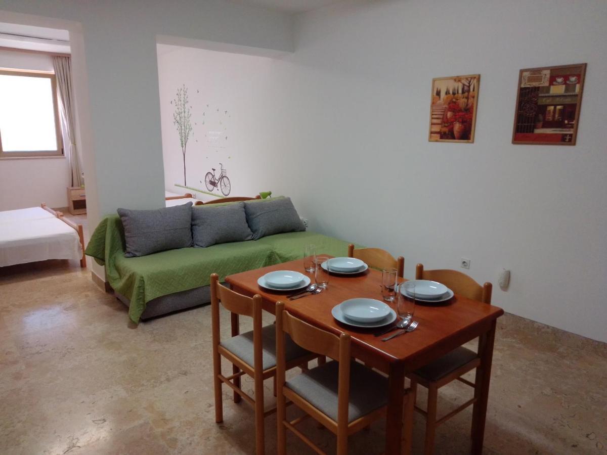 Apartman Sendi Пула Екстериор снимка