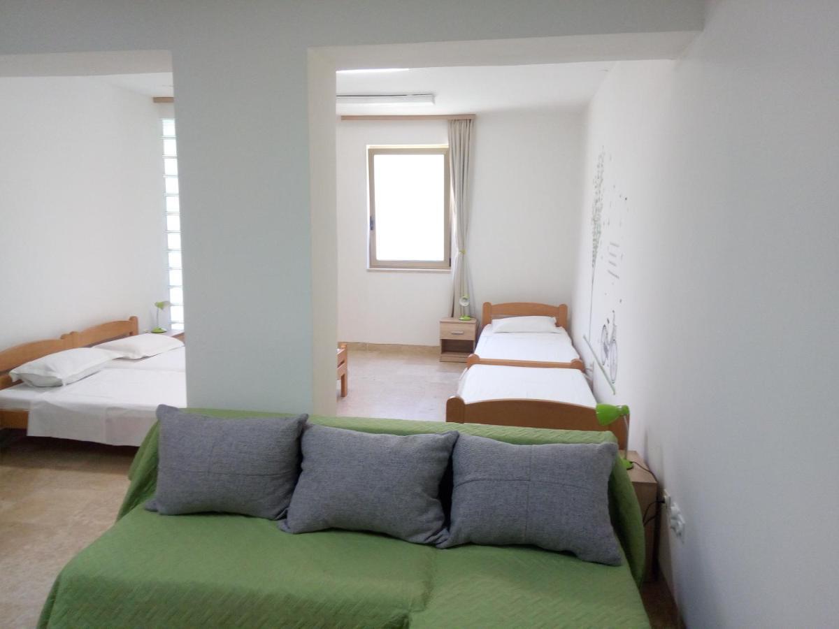 Apartman Sendi Пула Екстериор снимка
