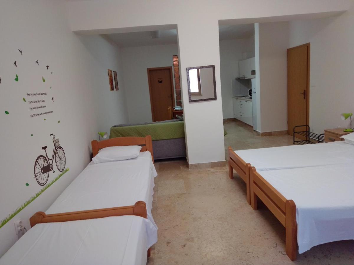 Apartman Sendi Пула Екстериор снимка