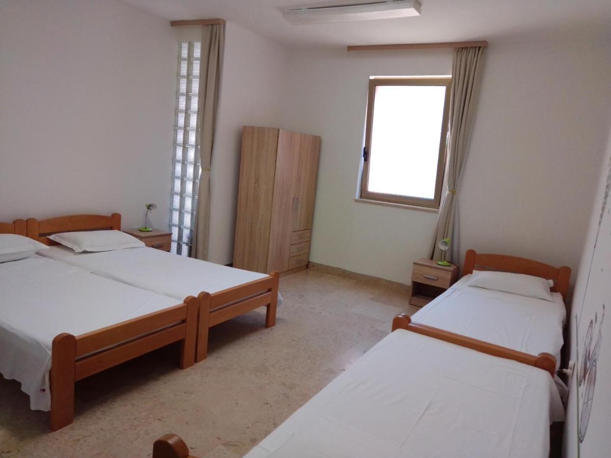 Apartman Sendi Пула Екстериор снимка