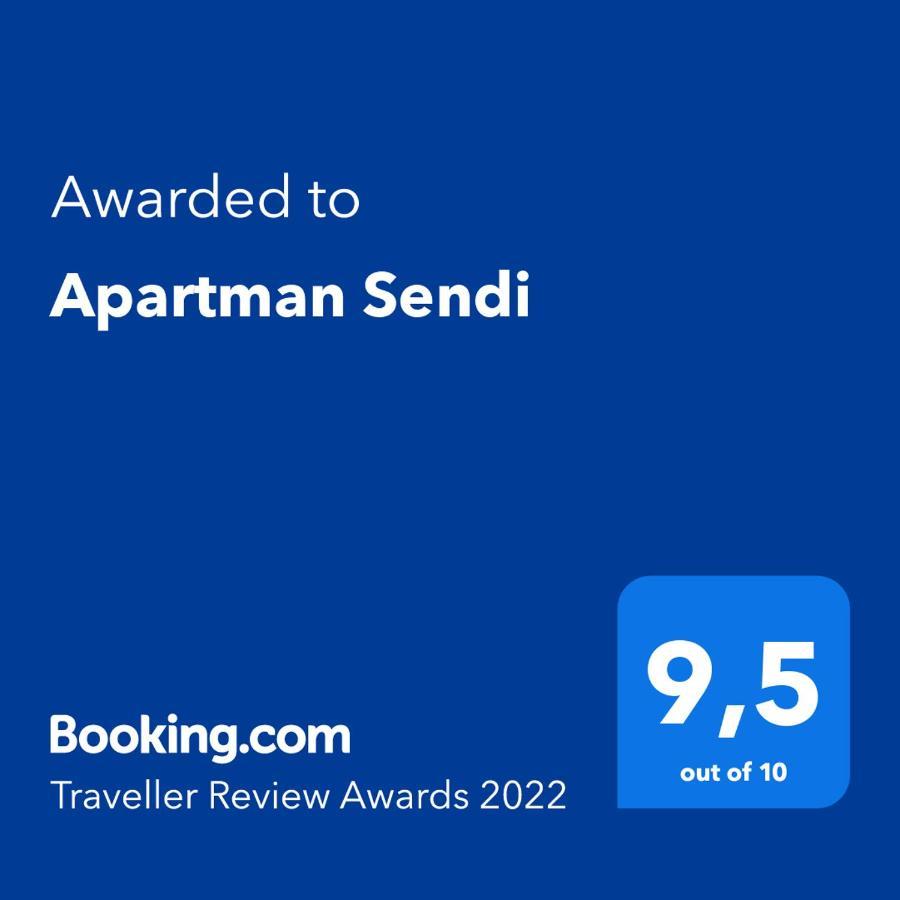Apartman Sendi Пула Екстериор снимка