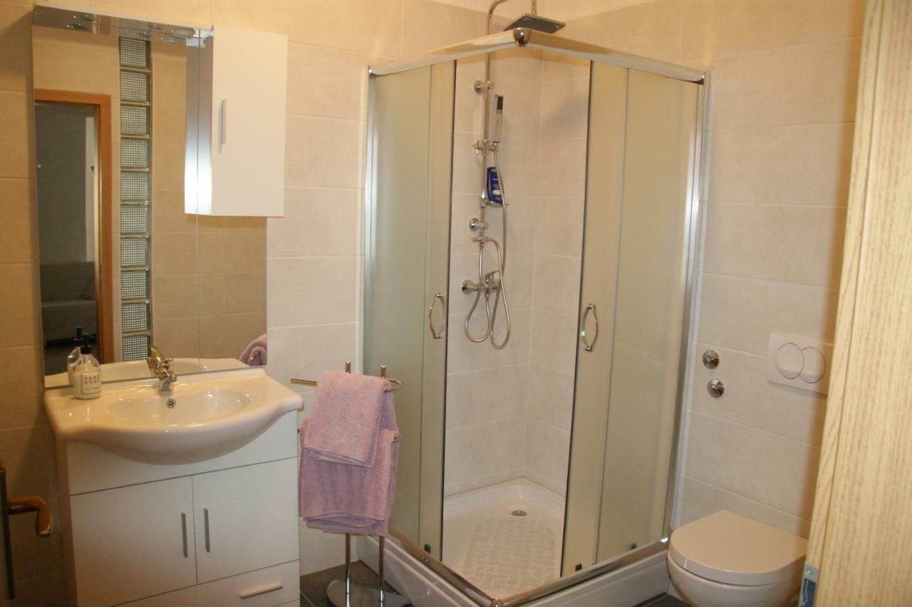 Apartman Sendi Пула Екстериор снимка