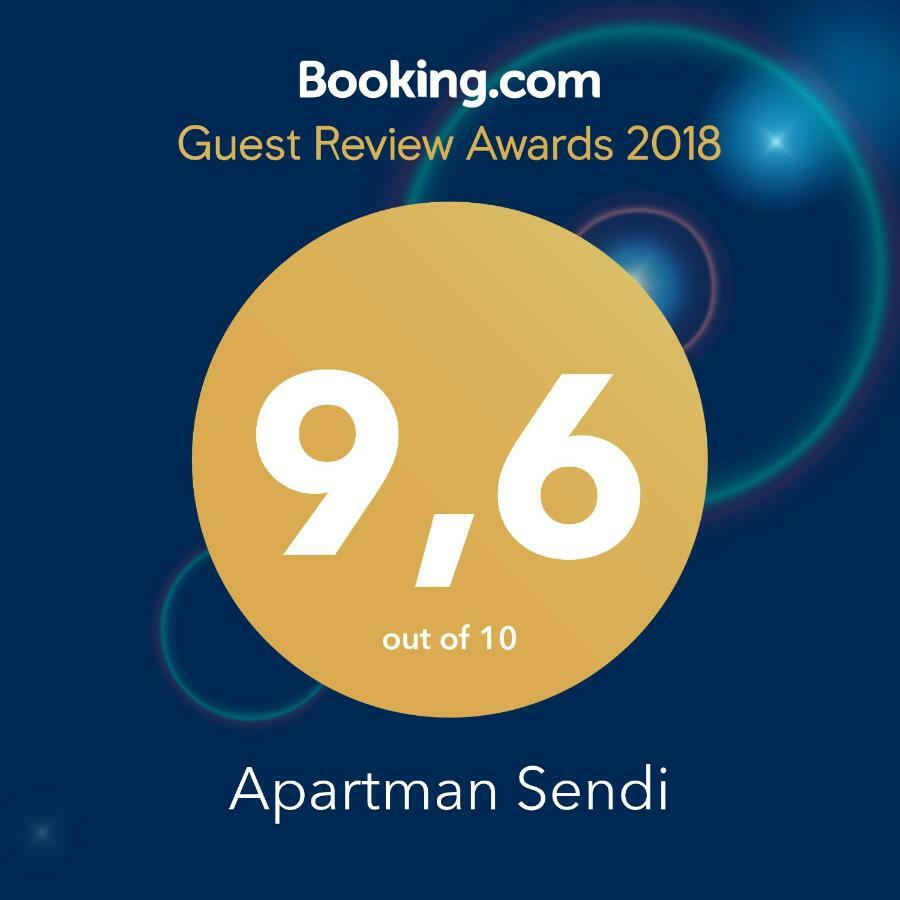 Apartman Sendi Пула Екстериор снимка
