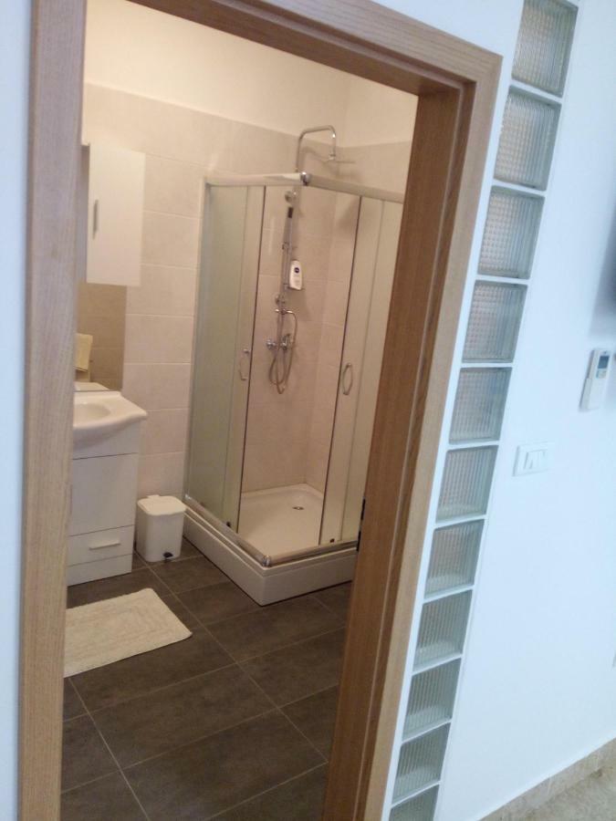 Apartman Sendi Пула Екстериор снимка